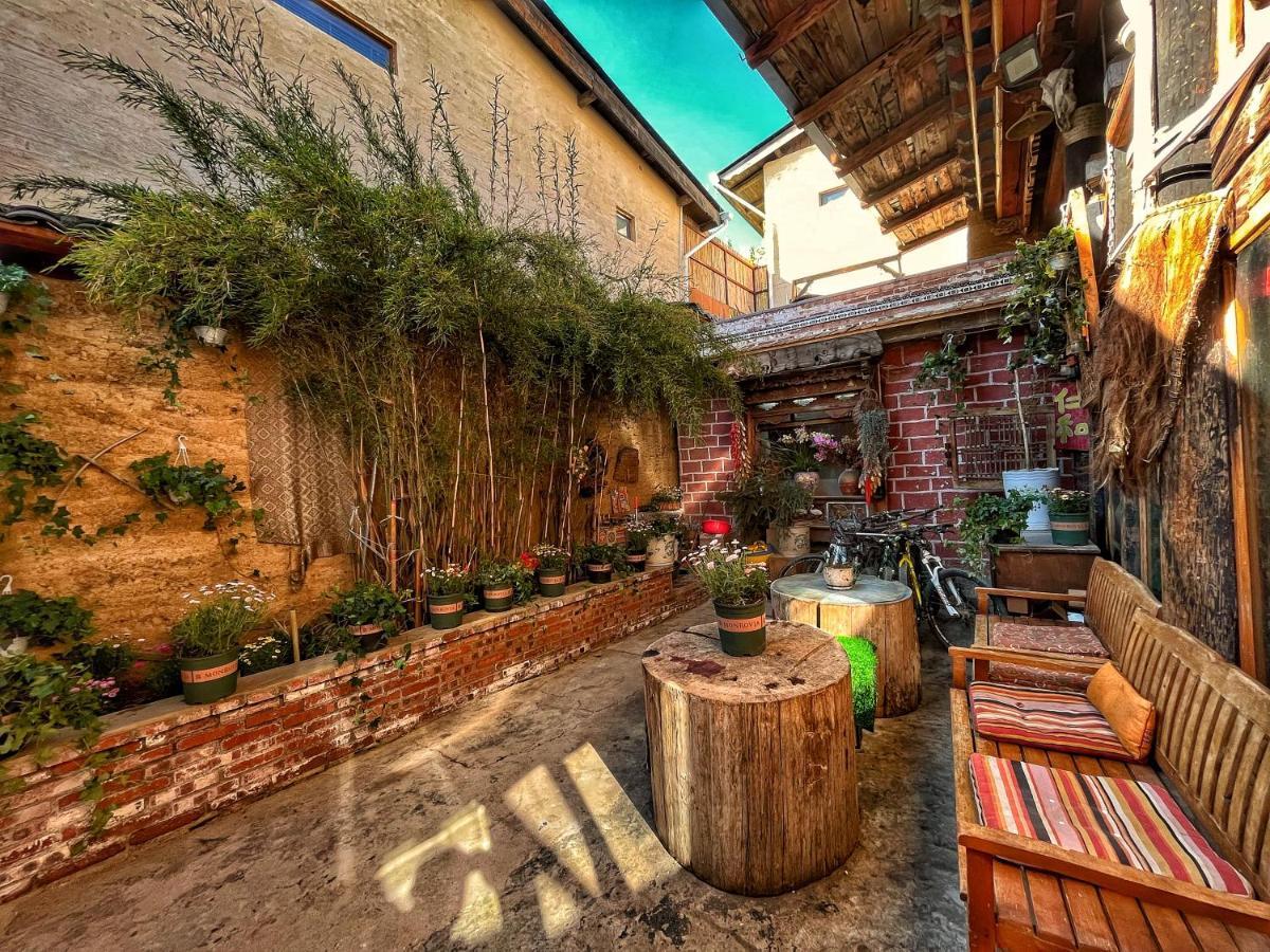 Tavern Hostel仁和客栈 Shangri-La Eksteriør billede