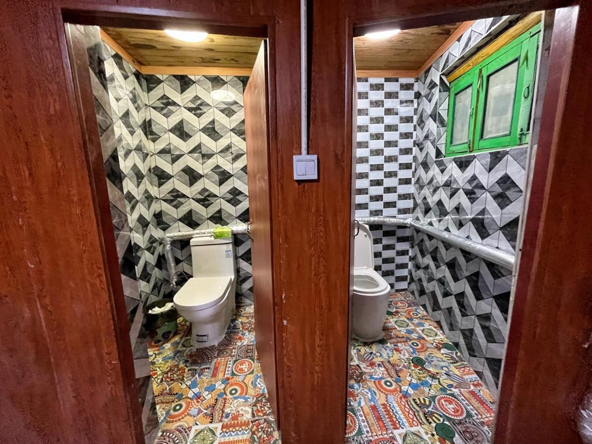 Tavern Hostel仁和客栈 Shangri-La Eksteriør billede